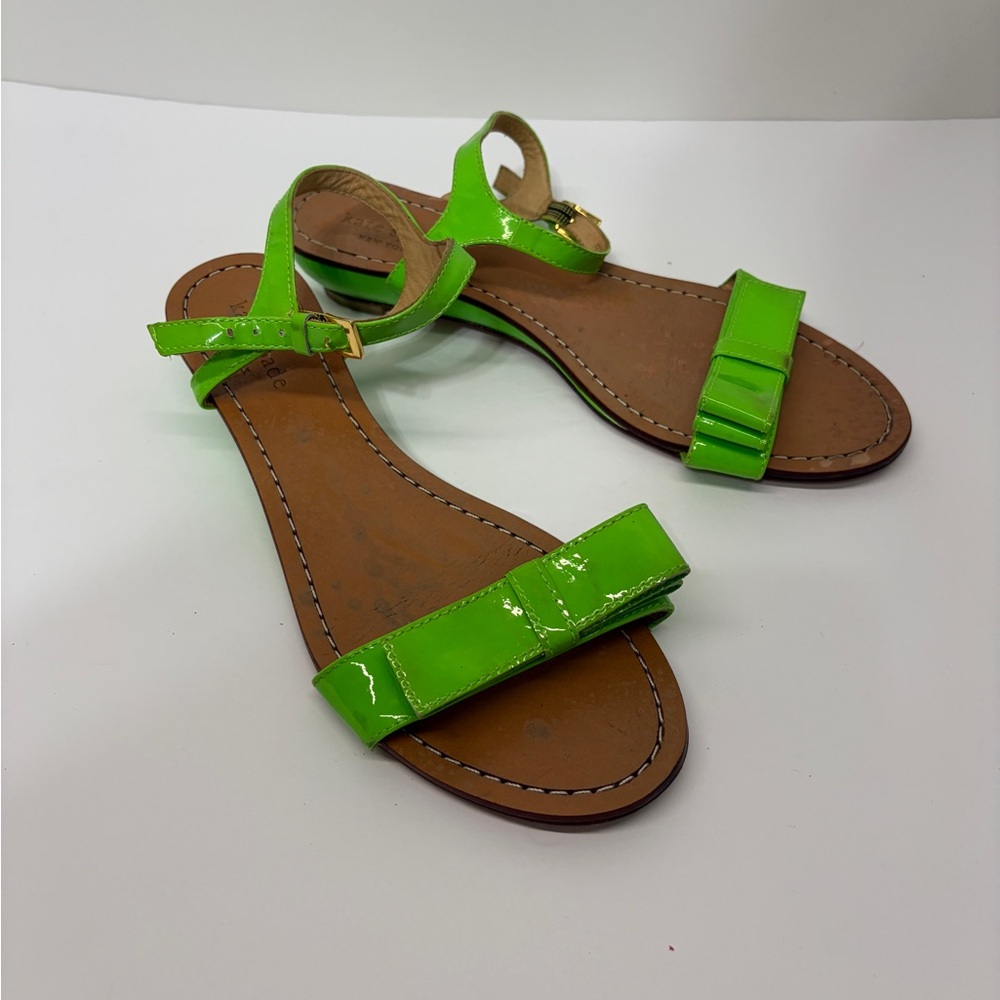 Kate Spade New York Vibrant Green Bow Buckle Strappy Patent Leather Sandals 6.5M